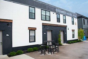 Colonial Hotel & Suites