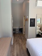 Colonial Hotel & Suites