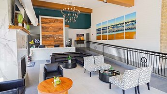 Colonial Hotel & Suites