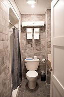 Colonial Hotel & Suites