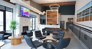 Colonial Hotel & Suites