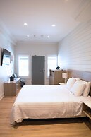 Colonial Hotel & Suites