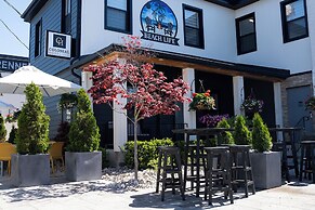 Colonial Hotel & Suites