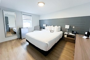 Colonial Hotel & Suites