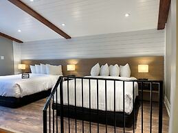 Colonial Hotel & Suites