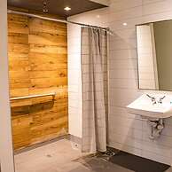 Colonial Hotel & Suites