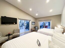 Colonial Hotel & Suites