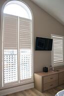 Colonial Hotel & Suites