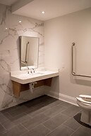 Colonial Hotel & Suites