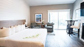 Colonial Hotel & Suites