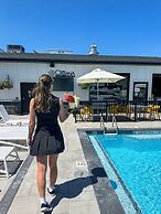 Colonial Hotel & Suites