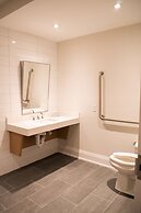 Colonial Hotel & Suites