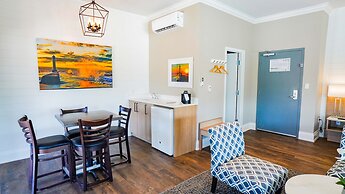 Colonial Hotel & Suites