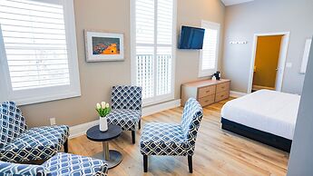 Colonial Hotel & Suites