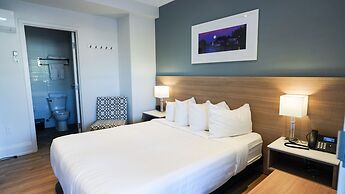 Colonial Hotel & Suites