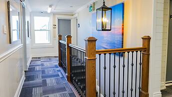 Colonial Hotel & Suites