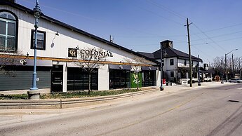 Colonial Hotel & Suites