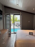 Colonial Hotel & Suites