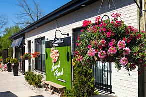 Colonial Hotel & Suites