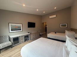 Colonial Hotel & Suites