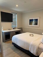 Colonial Hotel & Suites