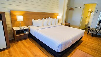 Colonial Hotel & Suites