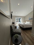 Colonial Hotel & Suites