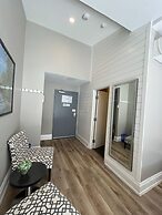 Colonial Hotel & Suites