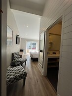 Colonial Hotel & Suites