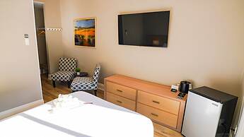 Colonial Hotel & Suites