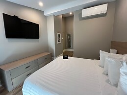 Colonial Hotel & Suites