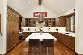 Fox Crossing Luxury Home