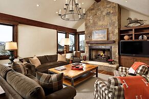 Fox Crossing Luxury Home