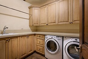 Fox Crossing Luxury Home