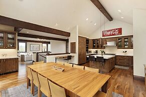 Fox Crossing Luxury Home