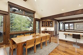 Fox Crossing Luxury Home