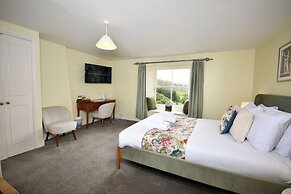 Lovelady Shield Hotel