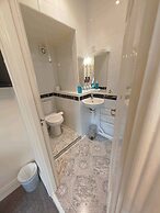 Lovelady Shield Hotel