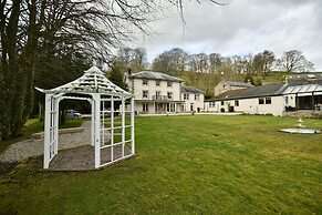 Lovelady Shield Hotel