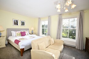 Lovelady Shield Hotel