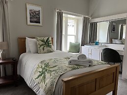 Lovelady Shield Hotel