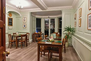 Lovelady Shield Hotel