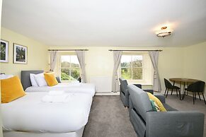 Lovelady Shield Hotel