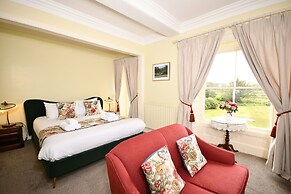 Lovelady Shield Hotel