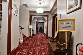 Lovelady Shield Hotel