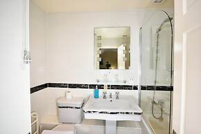 Lovelady Shield Hotel