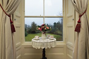 Lovelady Shield Hotel