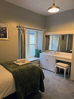 Lovelady Shield Hotel