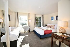 Lovelady Shield Hotel