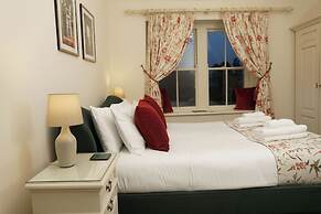 Lovelady Shield Hotel